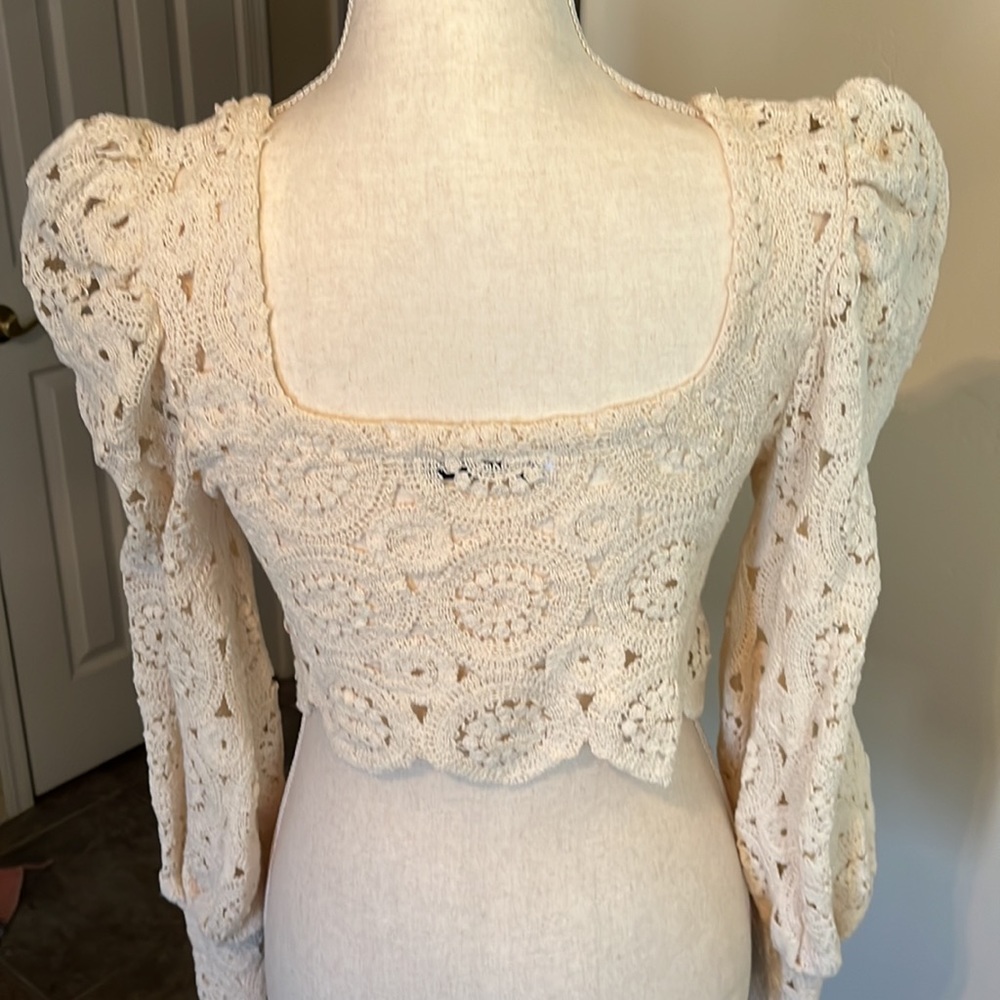 Embroidered crop top - Picture 4 of 5